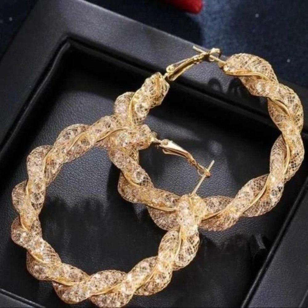 NEW 18K GOLD TWISTED HOOP EARRINGS, BEAUTIFUL EARRINGS, CUTE EARRINGS. - Picture 2 of 5